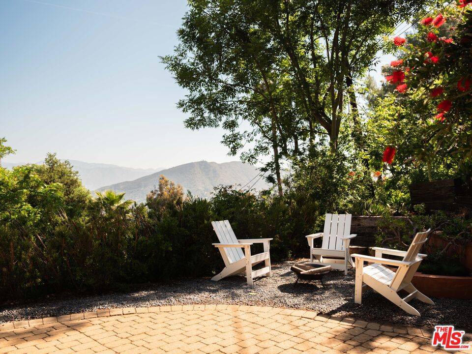 Los Angeles, CA 90068,7349 Pacific View DR