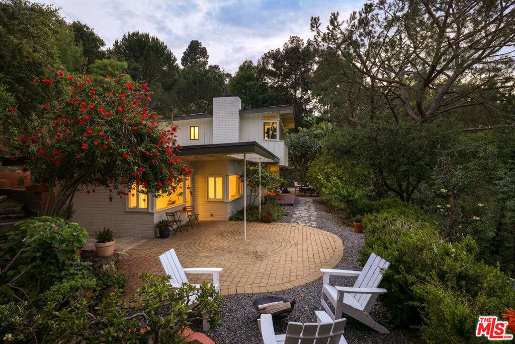 Los Angeles, CA 90068,7349 Pacific View DR
