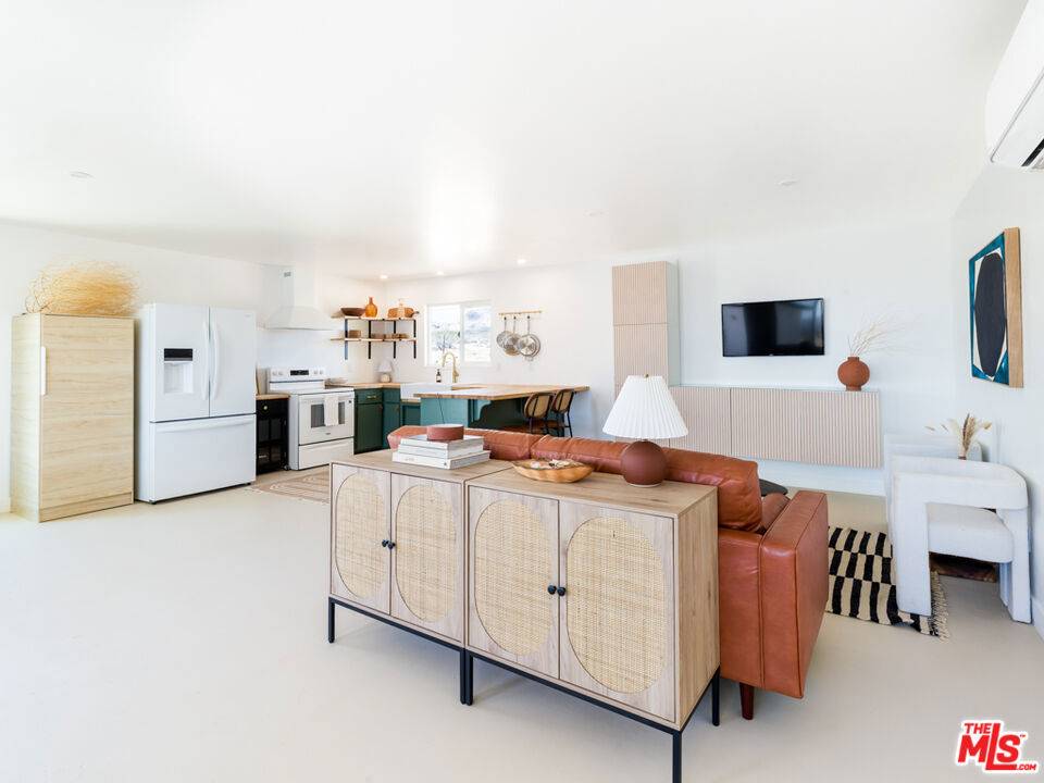 Landers, CA 92285,2677 Comer LN