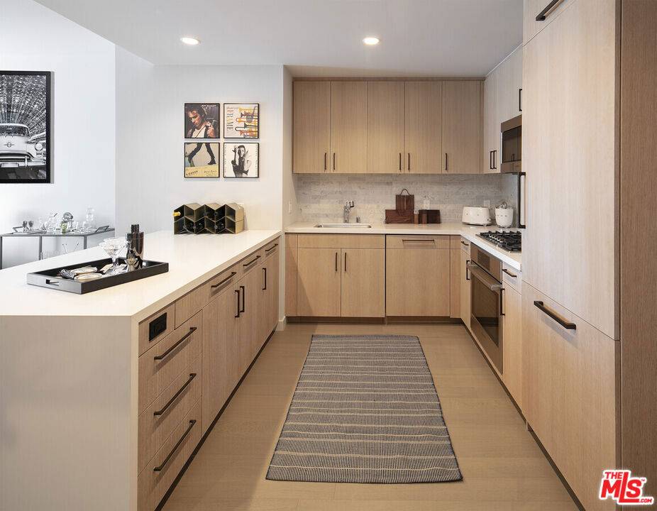 Los Angeles, CA 90028,1755 Argyle AVE #1206