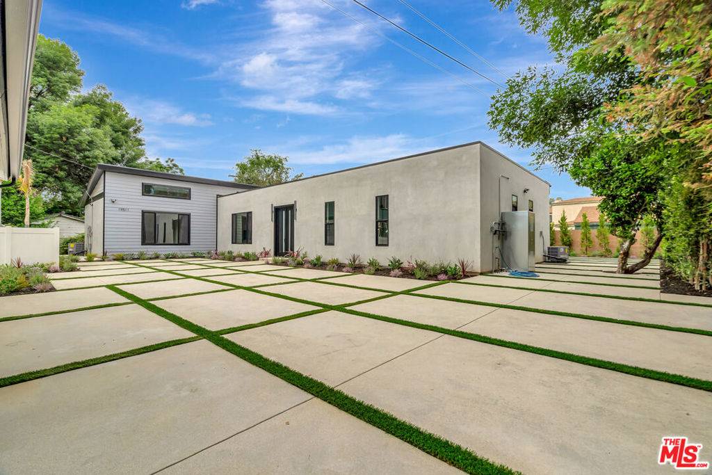 Reseda, CA 91335,19513 Cantara ST