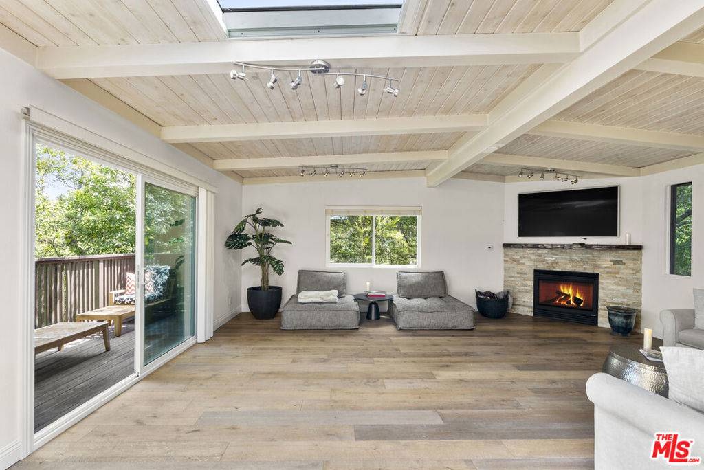 Topanga, CA 90290,19643 Vision DR