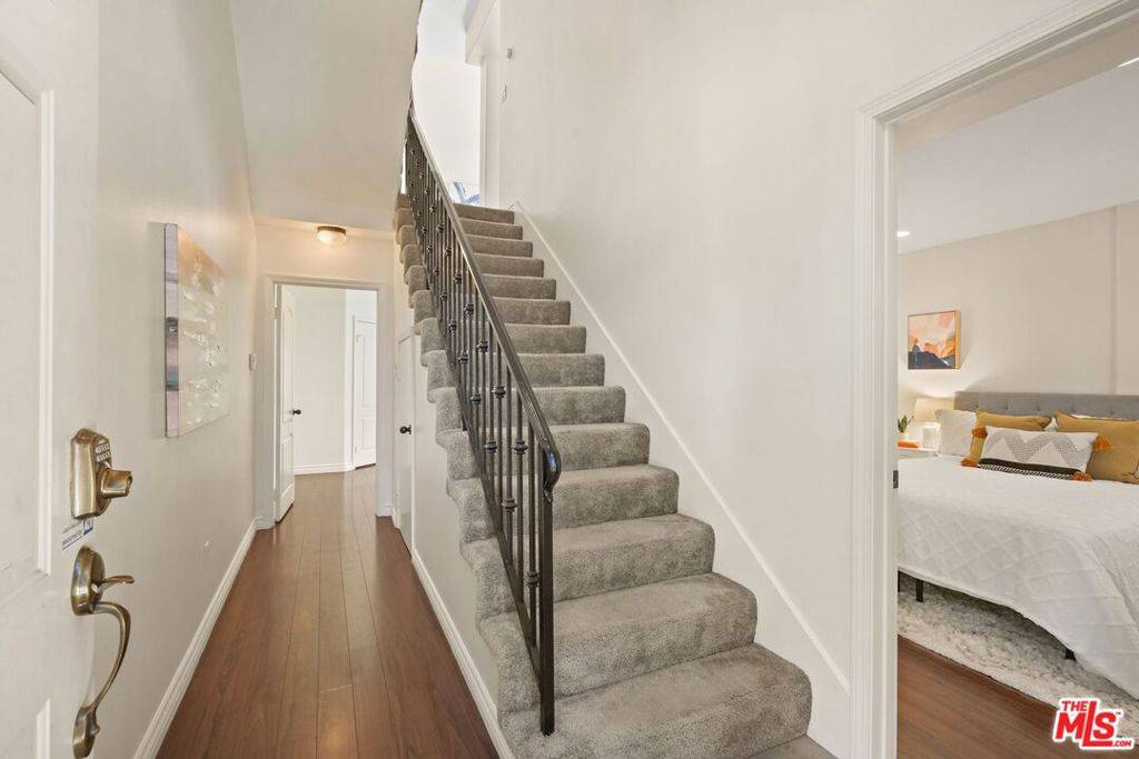 Toluca Lake, CA 91602,10924 Bloomfield ST #2