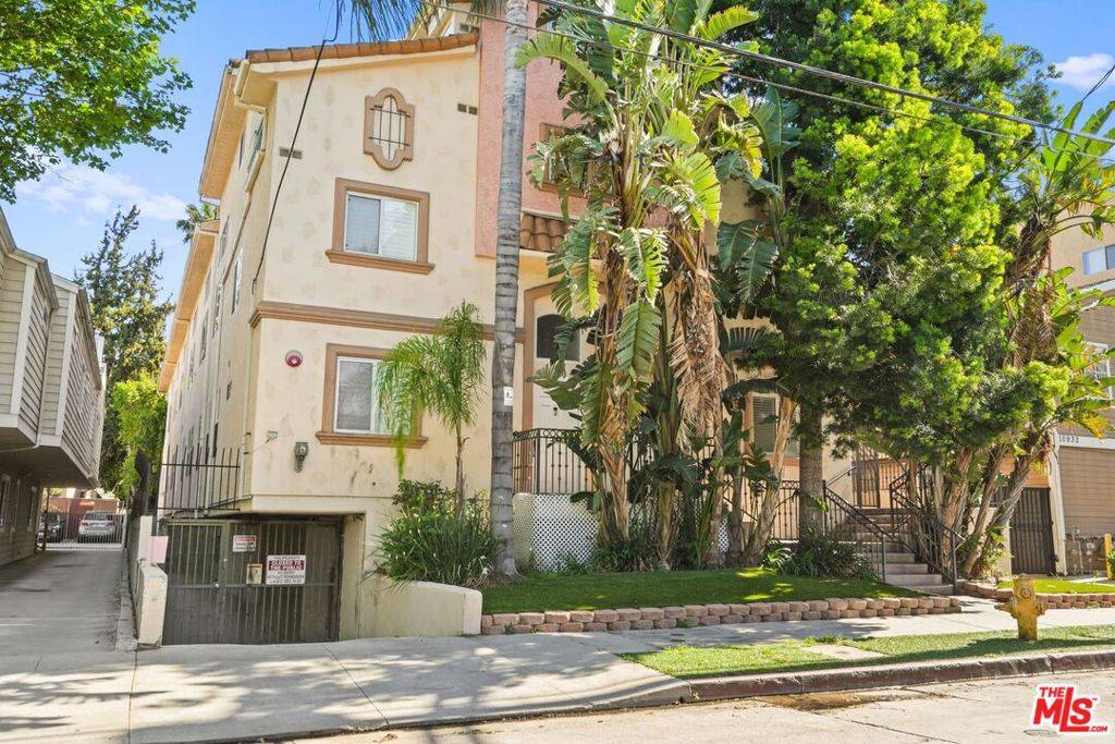 Toluca Lake, CA 91602,10924 Bloomfield ST #2