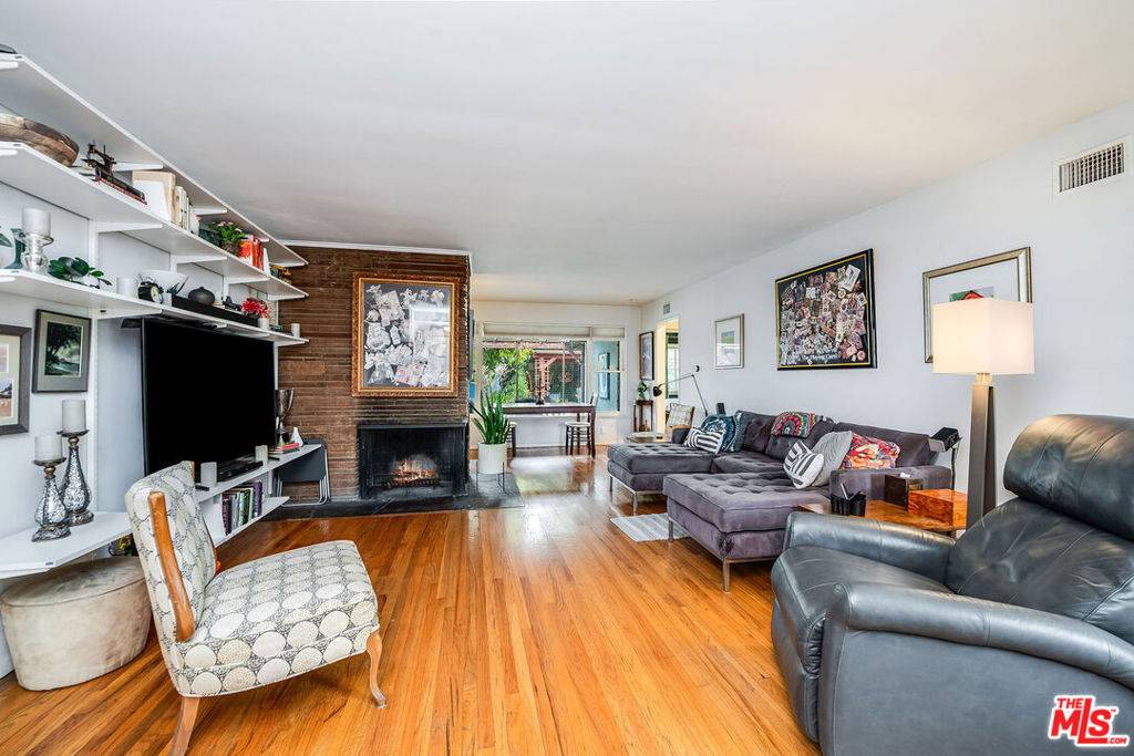 Van Nuys, CA 91406,15361 Archwood ST