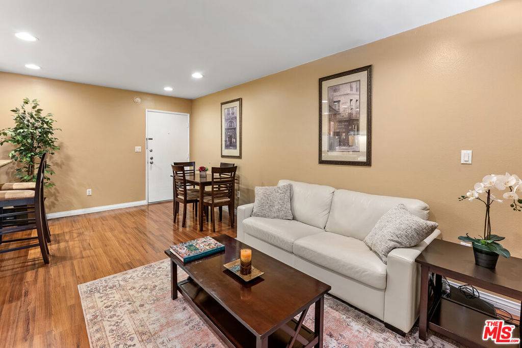 Valley Village, CA 91607,5257 Radford AVE #103