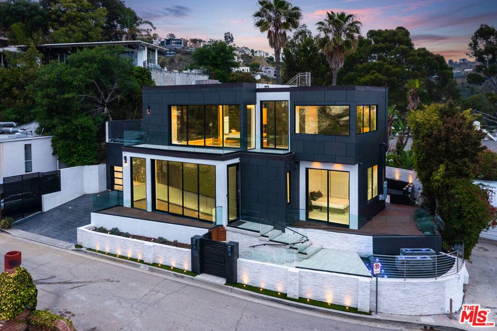 Los Angeles, CA 90069,1545 Marlay DR