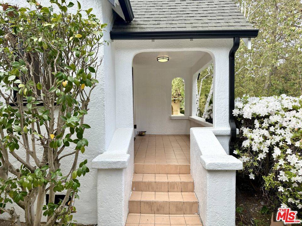 Glendale, CA 91206,2428 Hollister TER