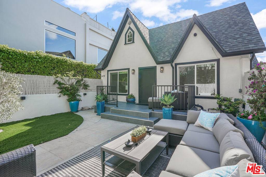 West Hollywood, CA 90069,619 Westmount DR