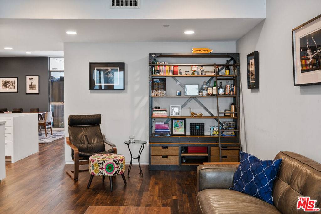 West Hollywood, CA 90069,825 N Kings RD #4