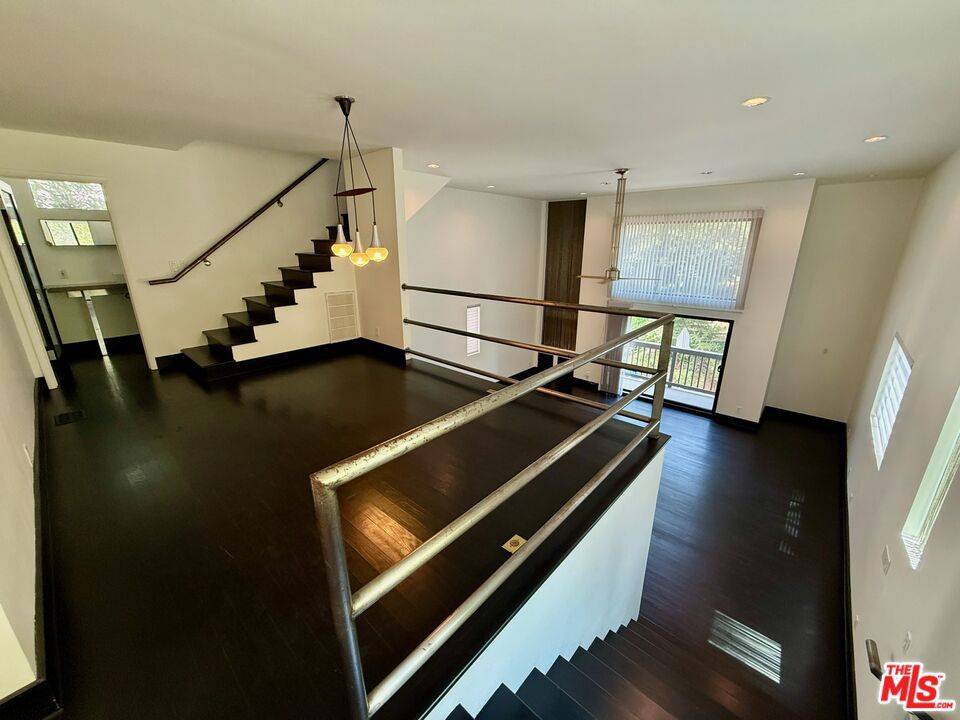 Los Angeles, CA 90046,2415 Laurel PASS