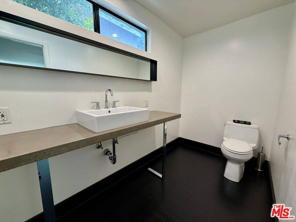 Los Angeles, CA 90046,2415 Laurel PASS