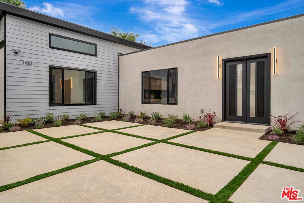 Reseda, CA 91335,19513 Cantara ST