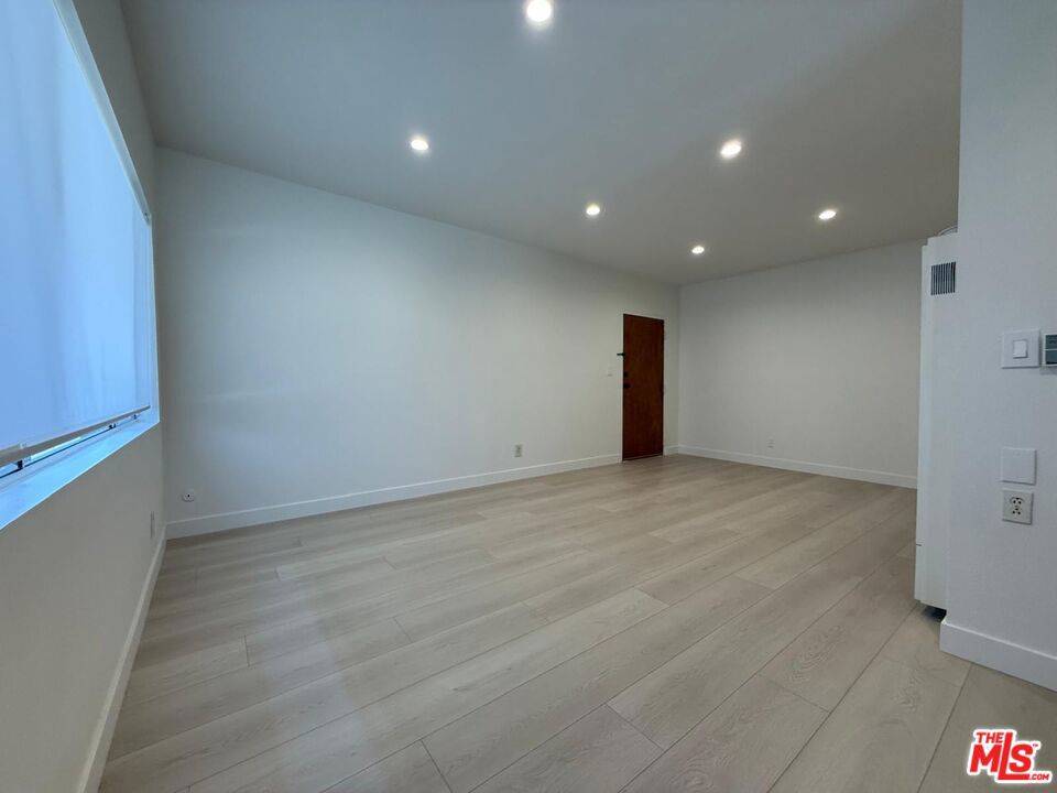 Glendale, CA 91205,708 Porter ST #5