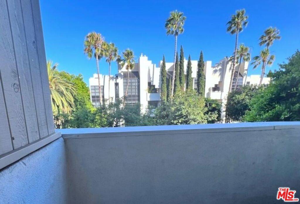 Los Angeles, CA 90049,11645 Montana AVE #102