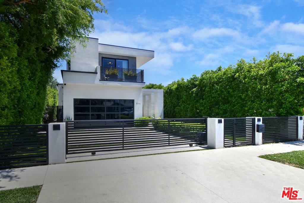 Sherman Oaks, CA 91401,5316 Lennox
