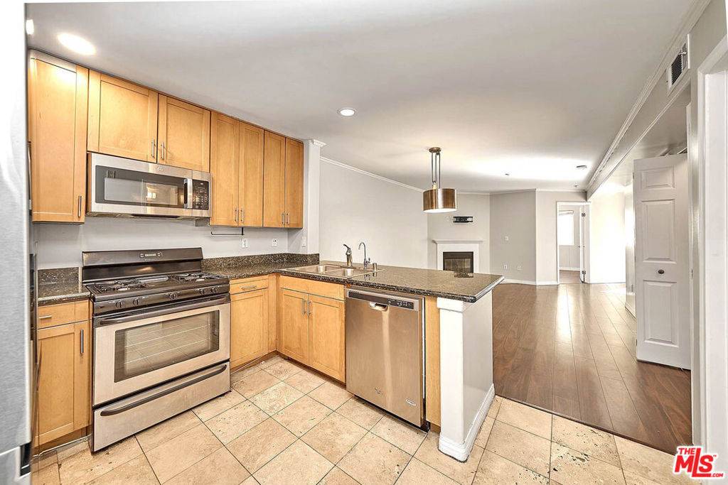 Los Angeles, CA 90005,2811 Francis AVE #203