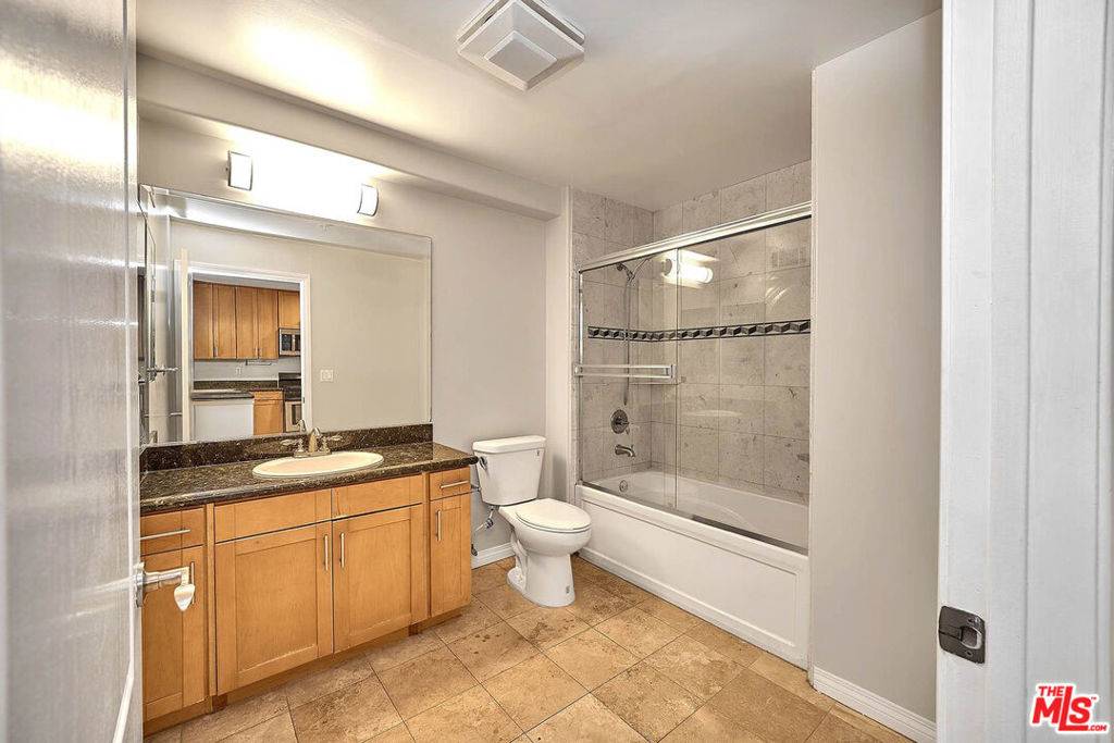 Los Angeles, CA 90005,2811 Francis AVE #203