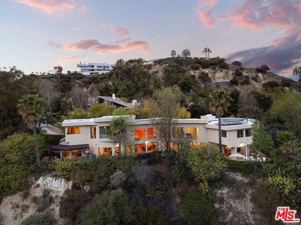 Encino, CA 91436,16096 Valley Meadow PL