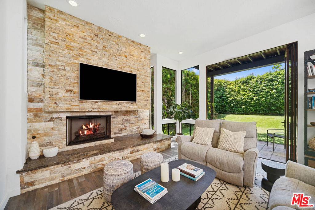Malibu, CA 90265,31830 Broad Beach RD