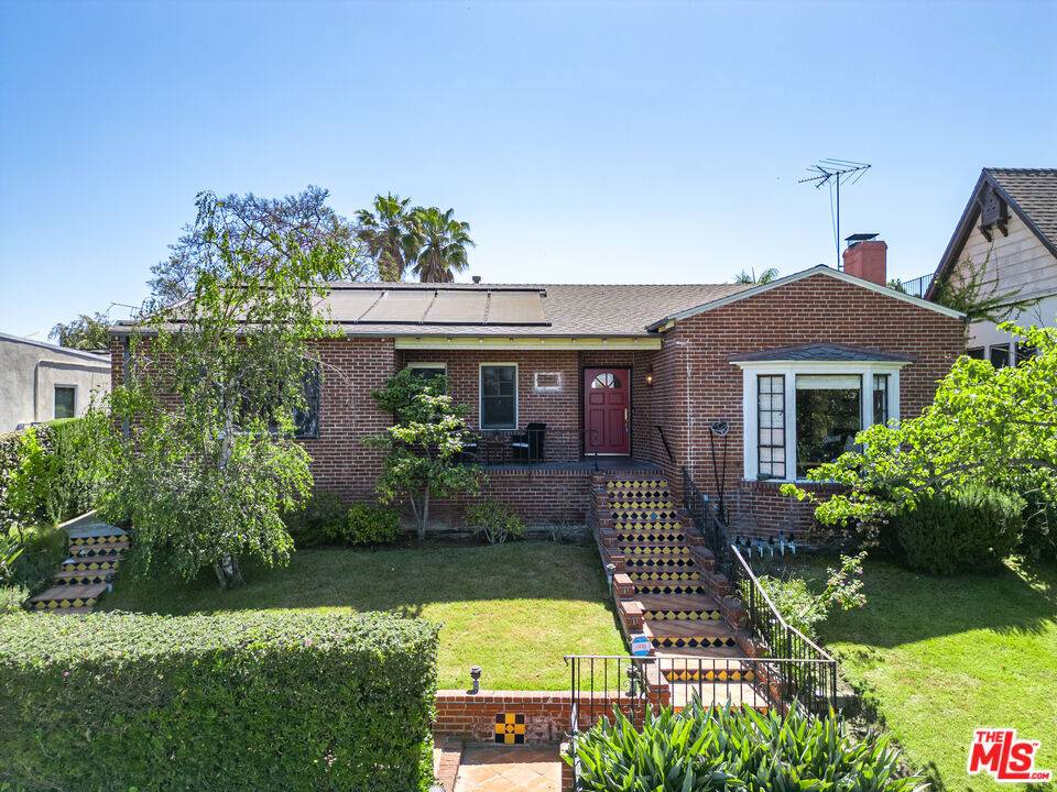 Los Angeles, CA 90039,2250 Micheltorena ST