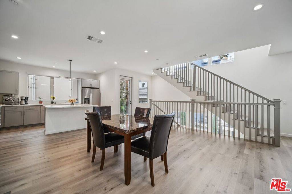 Valley Village, CA 91607,11821 W Holly WAY