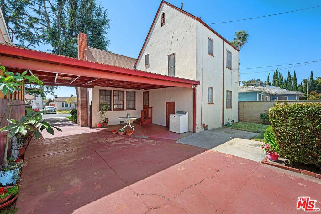 Inglewood, CA 90301,434 N Osage AVE
