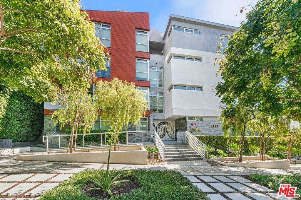 West Hollywood, CA 90069,1232 N KINGS RD #206