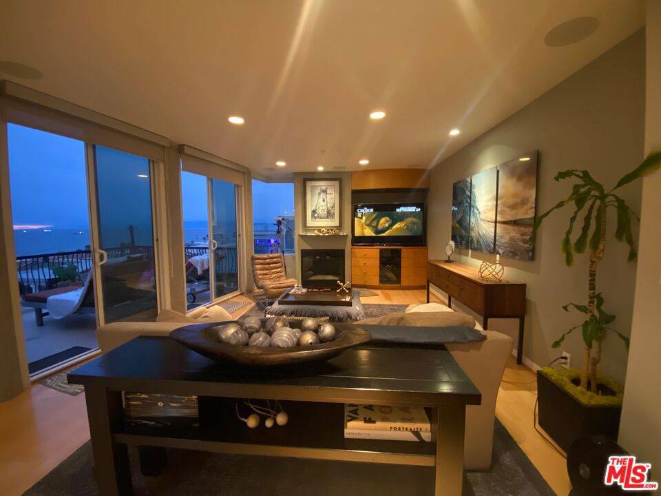 Manhattan Beach, CA 90266,216 38th ST