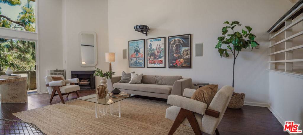 Los Angeles, CA 90026,1425 Silver Lake BLVD #4