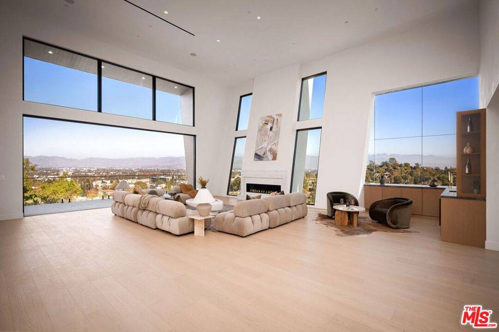 Studio City, CA 91604,3596 Woodhill Canyon RD