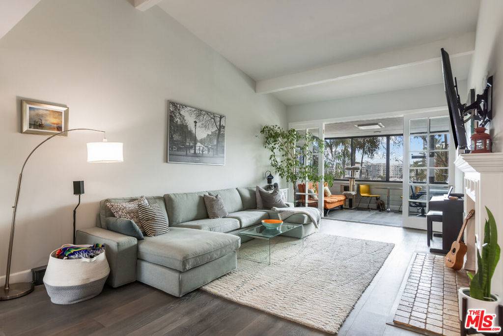 Marina Del Rey, CA 90292,310 Tahiti WAY #302