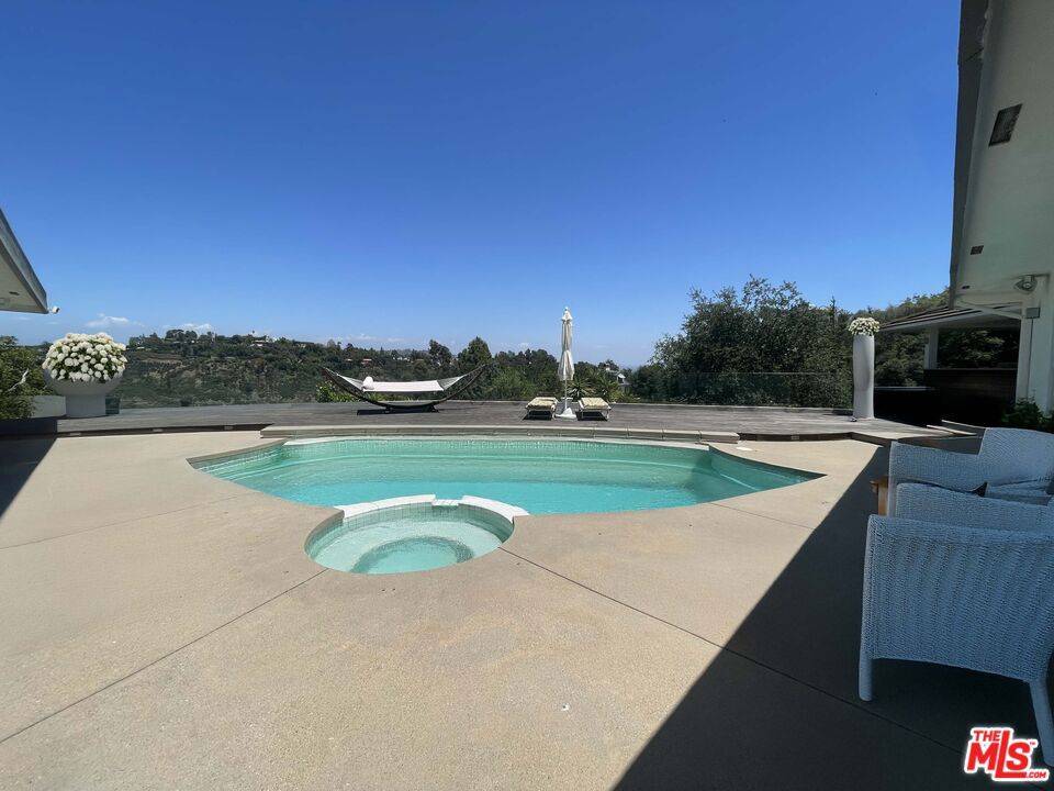 Los Angeles, CA 90077,1000 Stradella RD