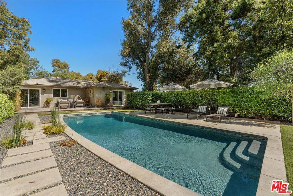 Los Angeles, CA 90068,3126 Oakcrest DR