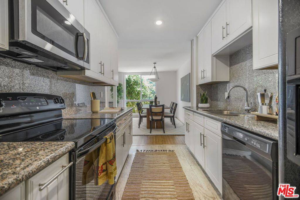 Los Angeles, CA 90049,11918 Kiowa AVE #104