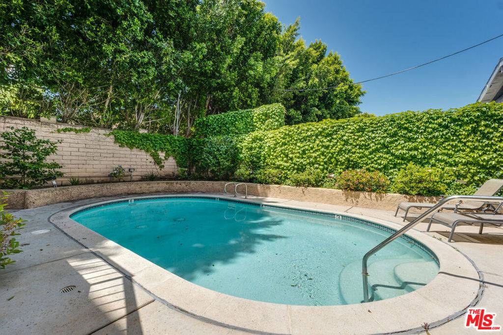 Sherman Oaks, CA 91403,15150 Dickens ST #203