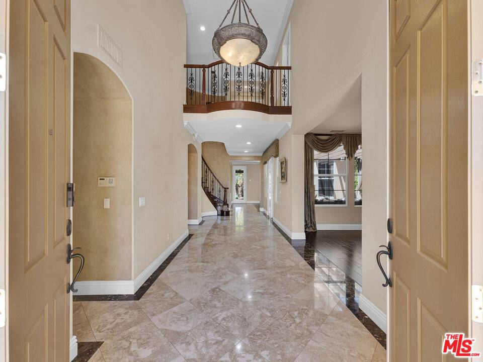 Thousand Oaks, CA 91362,3211 Cove Creek CT