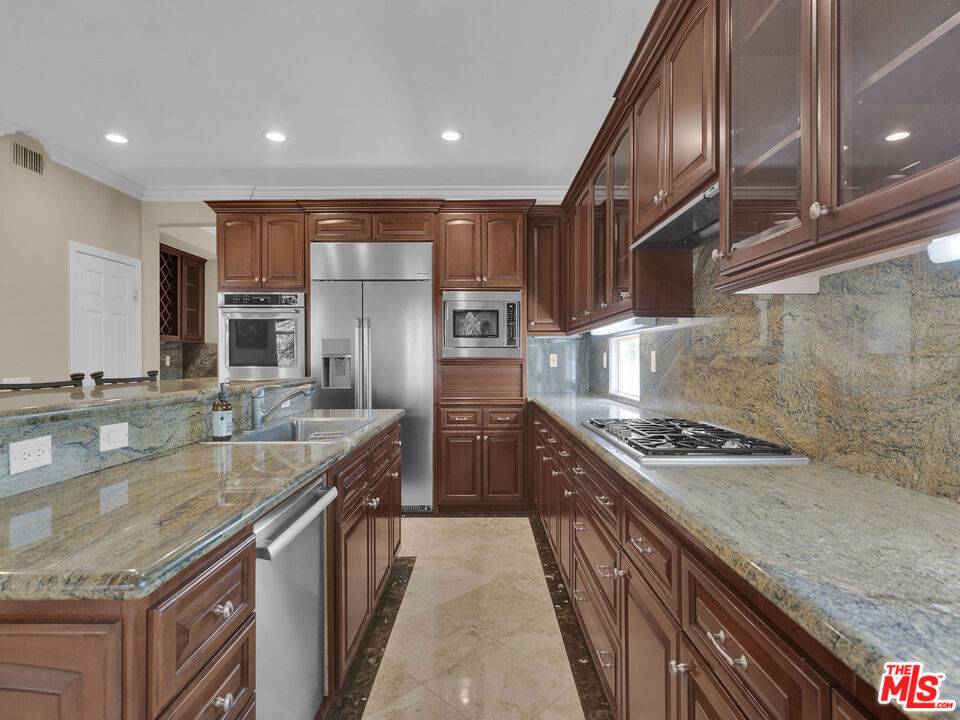 Thousand Oaks, CA 91362,3211 Cove Creek CT