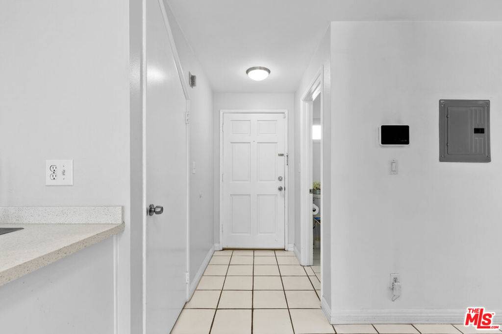 North Hollywood, CA 91605,6828 Laurel Canyon BLVD #202