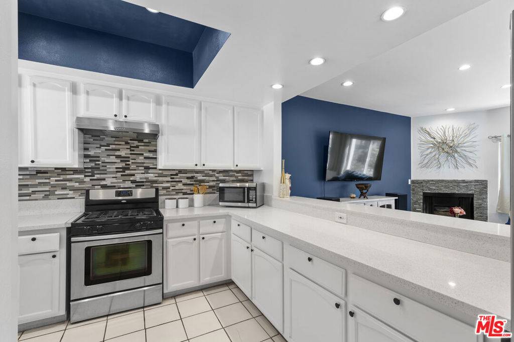 North Hollywood, CA 91605,6828 Laurel Canyon BLVD #202