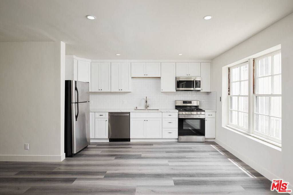 West Hollywood, CA 90069,1151 Horn AVE #1