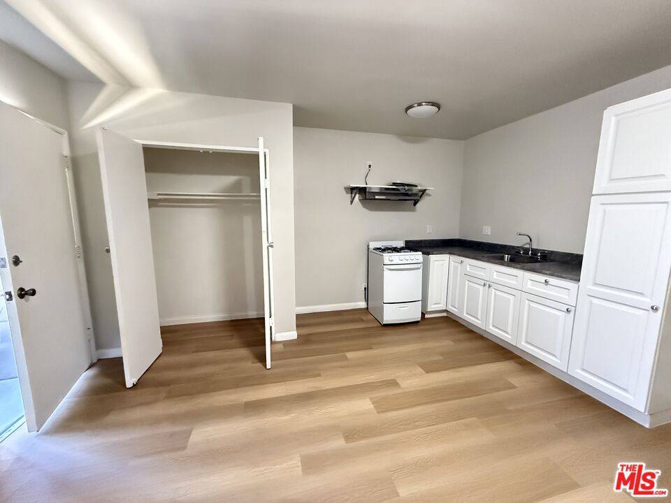 Los Angeles, CA 90006,1138 S Mariposa AVE #7