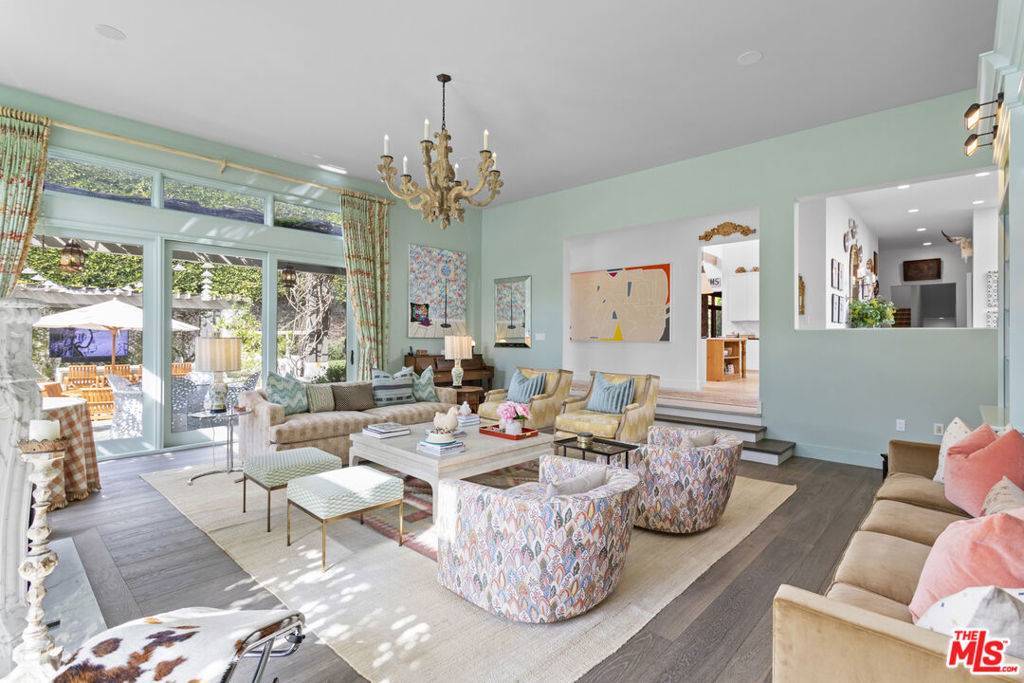 Pacific Palisades, CA 90272,551 Amalfi DR
