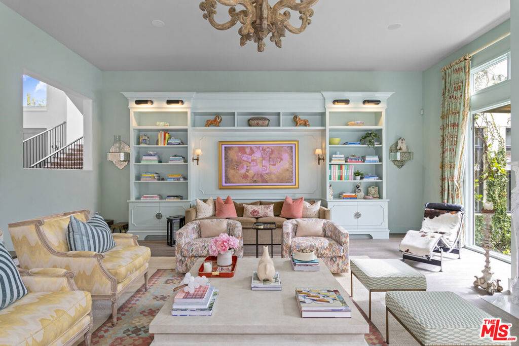 Pacific Palisades, CA 90272,551 Amalfi DR