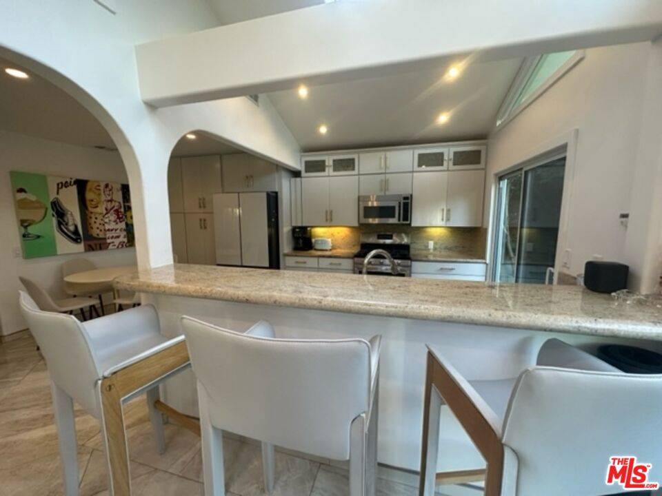 Playa Del Rey, CA 90293,425 Sunridge ST