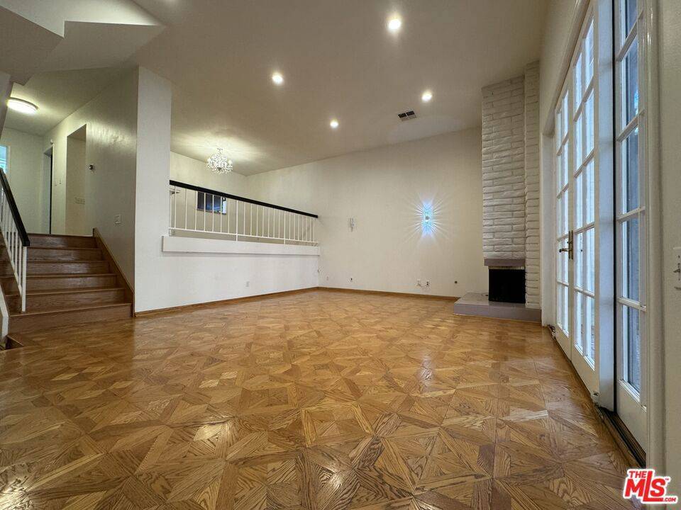 Encino, CA 91316,5279 Newcastle AVE #1