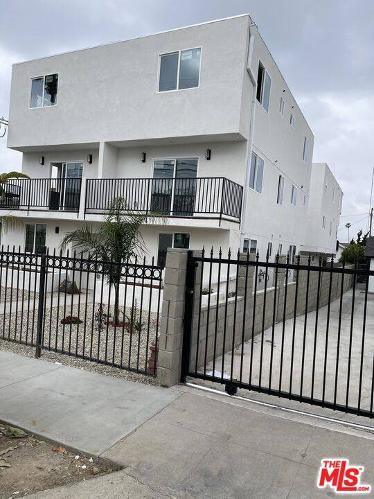 Los Angeles, CA 90029,1237 N Kenmore AVE #4
