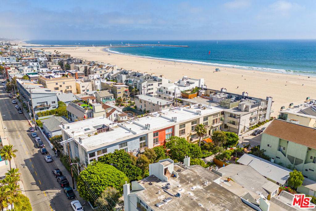 Marina Del Rey, CA 90292,20 Ironsides ST #7