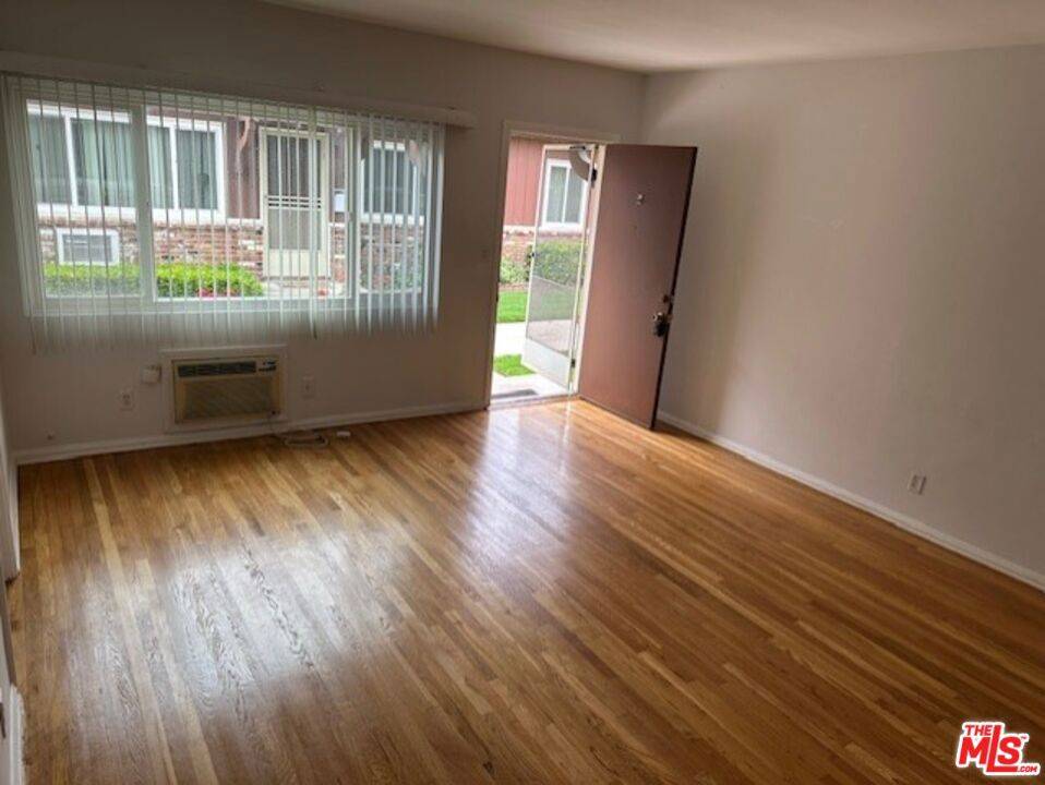Sherman Oaks, CA 91401,14332 Albers ST