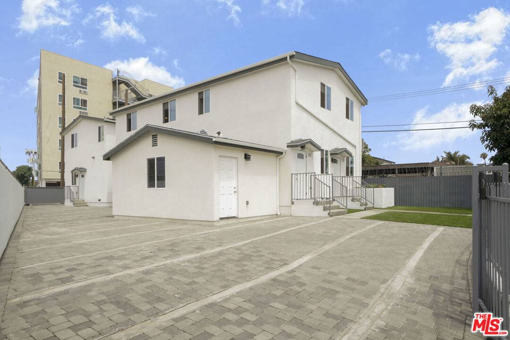 Los Angeles, CA 90061,115 E 116th PL